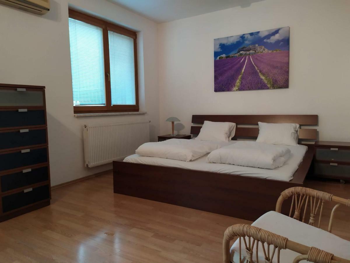 Kate & Jenny - Two-Level Apartment In The Old Town Bratislava Exterior photo